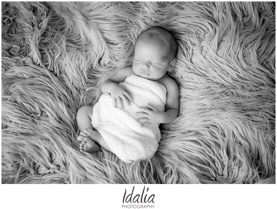 nj-newborn-photographer-baby-L_0009