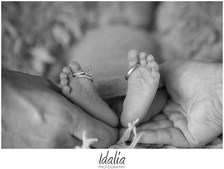 nj-newborn-photographer-baby-L_0010