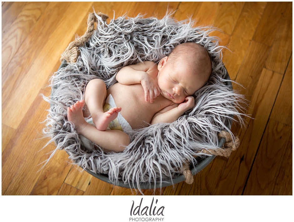 nj-newborn-photographer-baby-L_0017