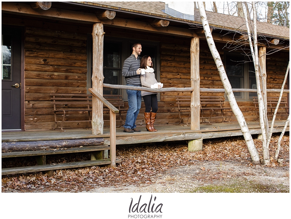 cabin maternity session