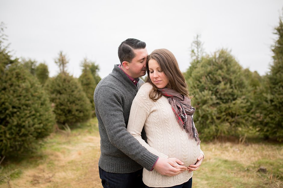 christmas-tree-farm-maternity-session_0006