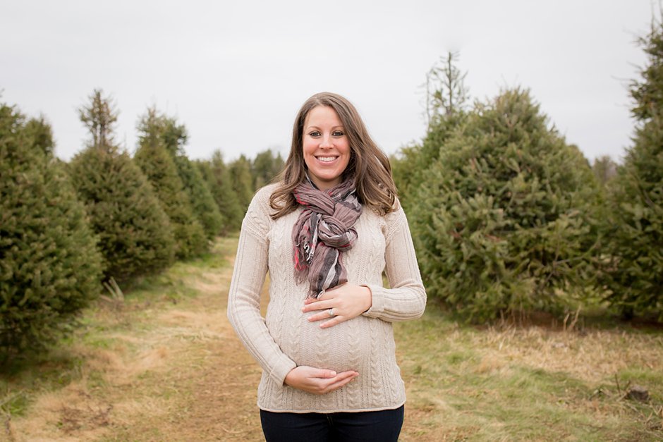 christmas-tree-farm-maternity-session_0011