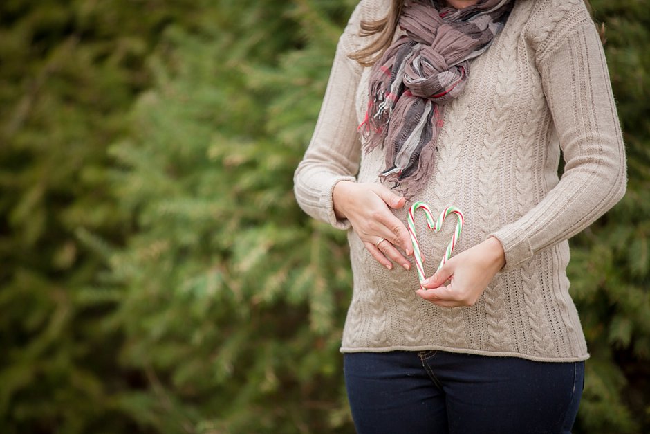 christmas-tree-farm-maternity-session_0012