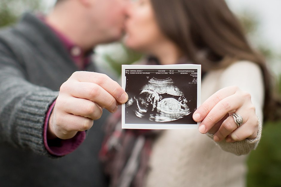 christmas-tree-farm-maternity-session_0014