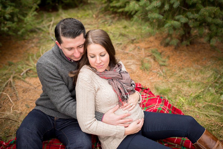 christmas-tree-farm-maternity-session_0015