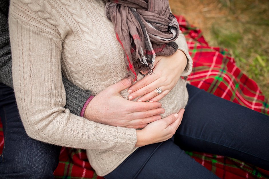 christmas-tree-farm-maternity-session_0016