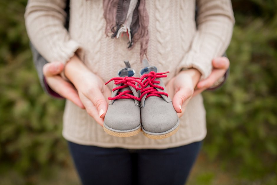 christmas-tree-farm-maternity-session_0017