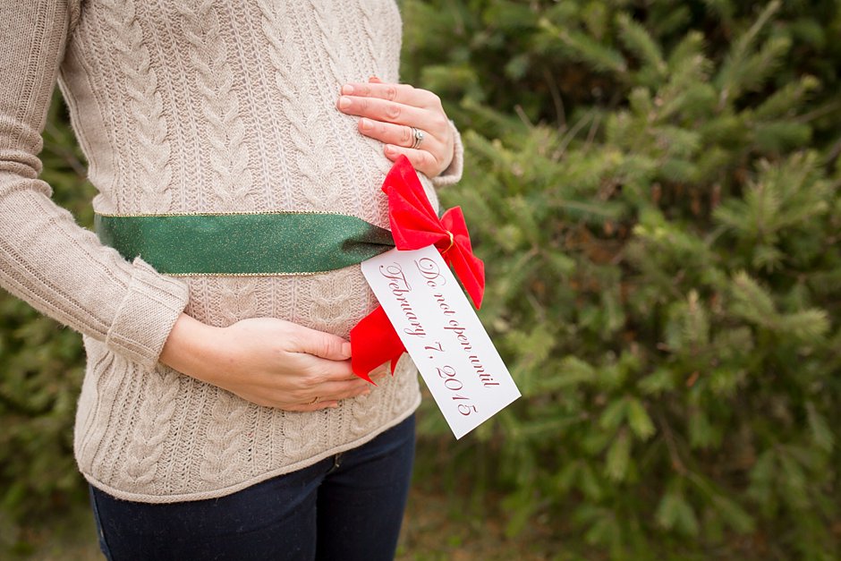 christmas-tree-farm-maternity-session_0020