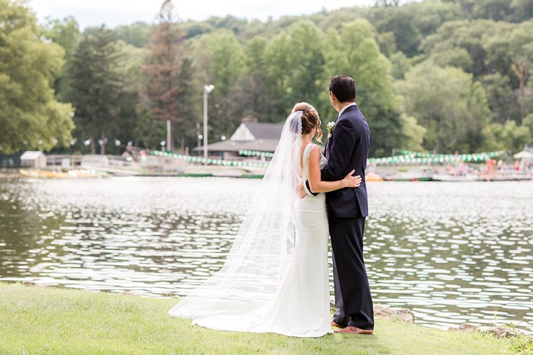 Lake Valhalla Club Wedding photos lakeside venue