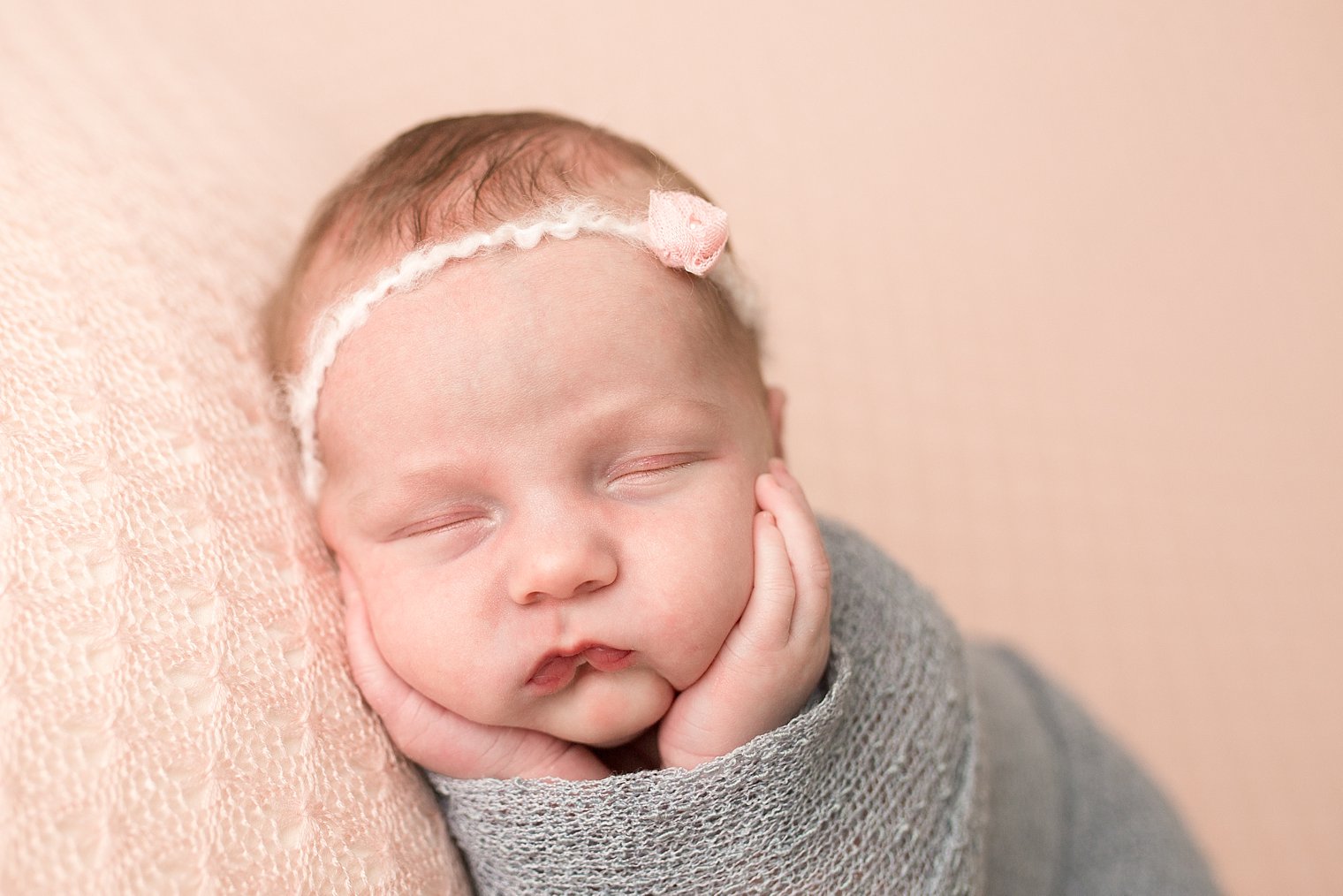 Princeton NJ Newborn Photographer Photo baby girl 