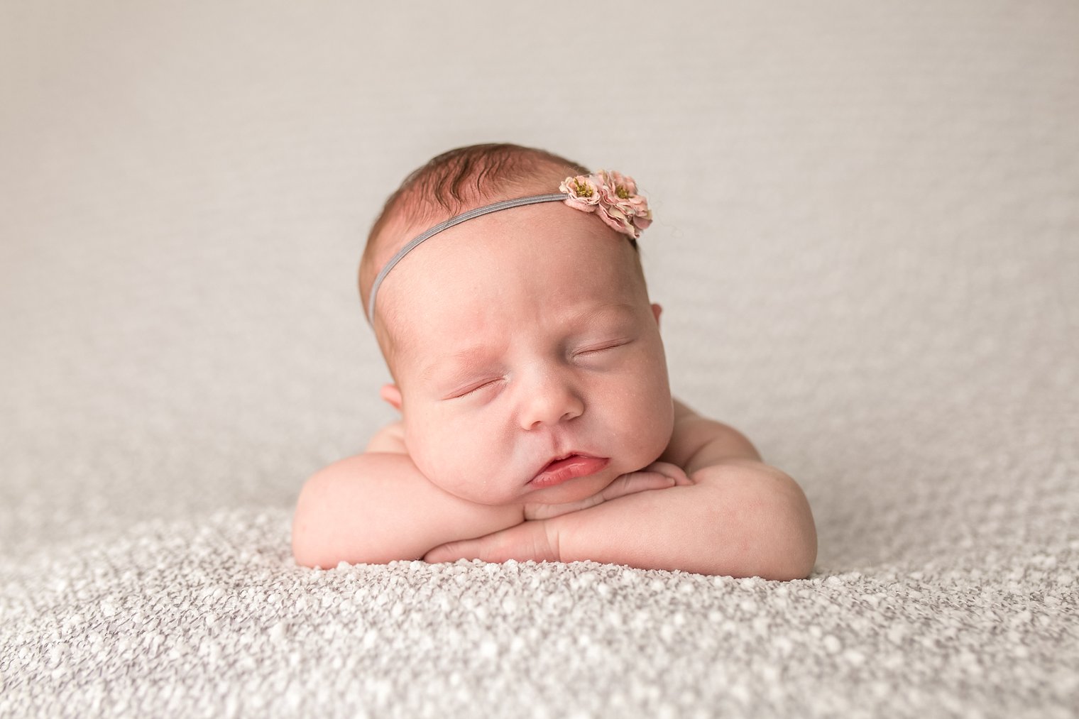 Princeton NJ Newborn Photographer Photo baby girl in pink and gray
