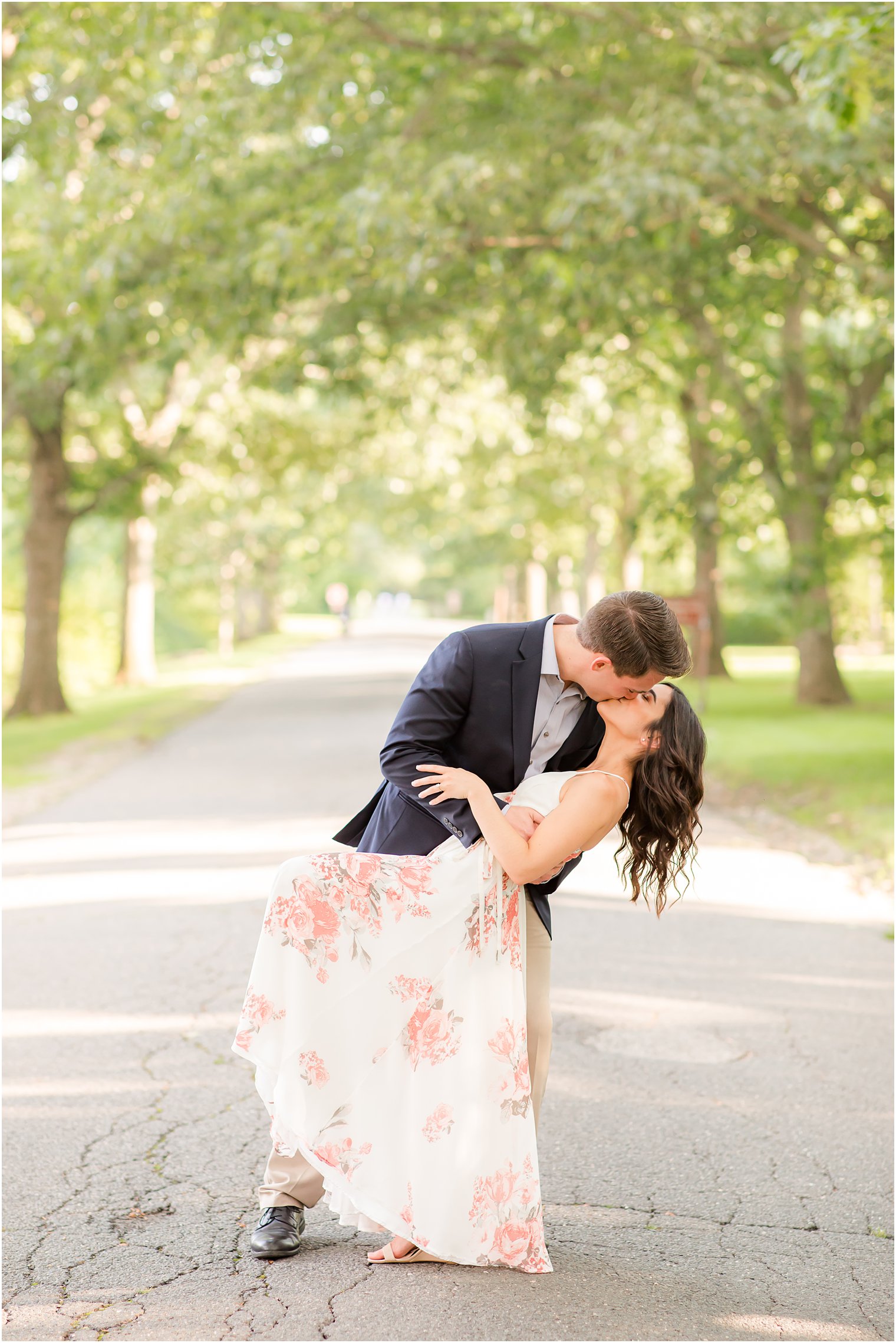 Your Guide to the Best Poses for Engagement Photos