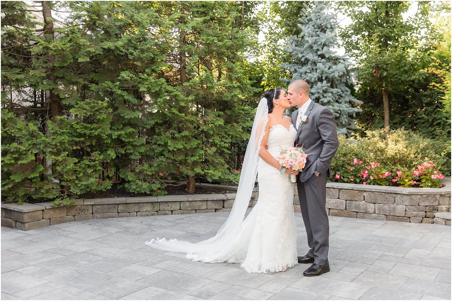 Classic photo of bride and groom