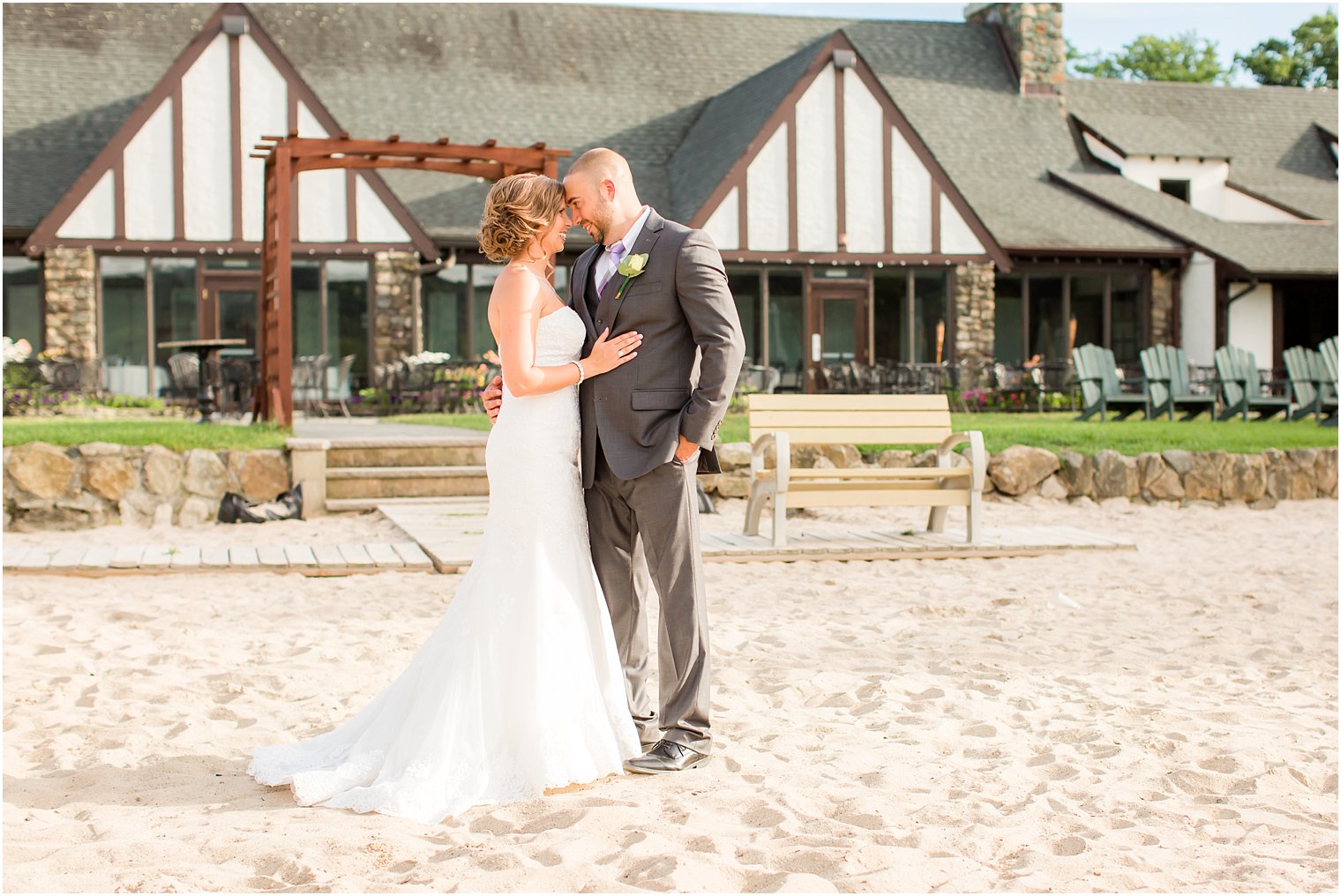 Classic photo of bride and groom