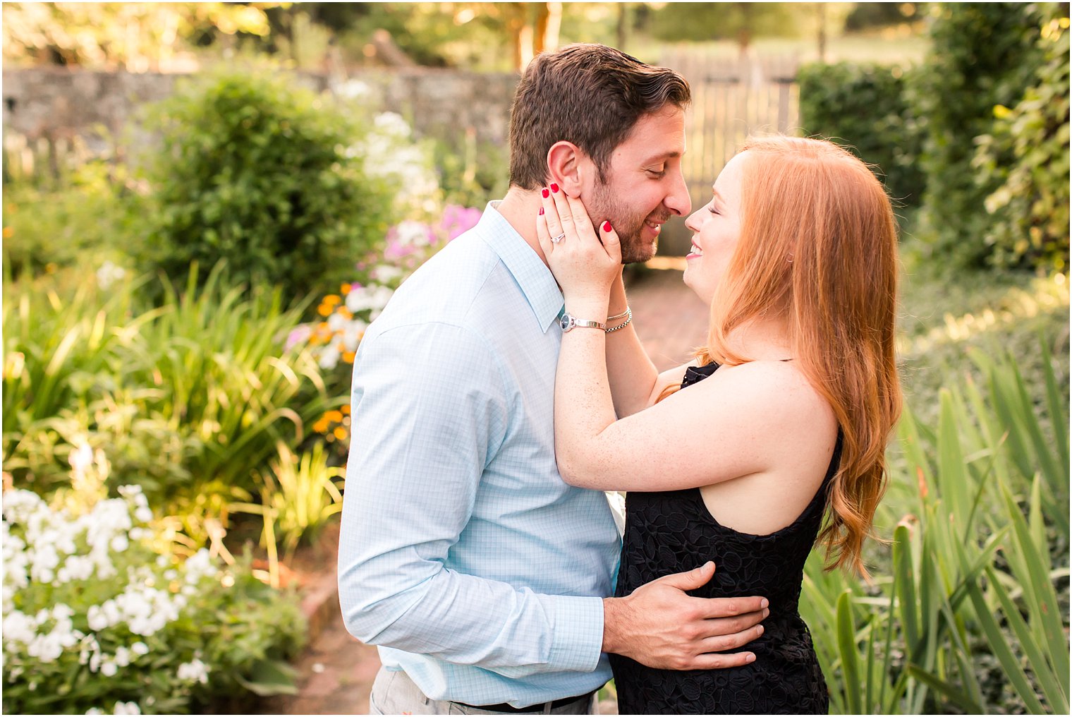 Romantic photo of couple at Cross Estate Gardens