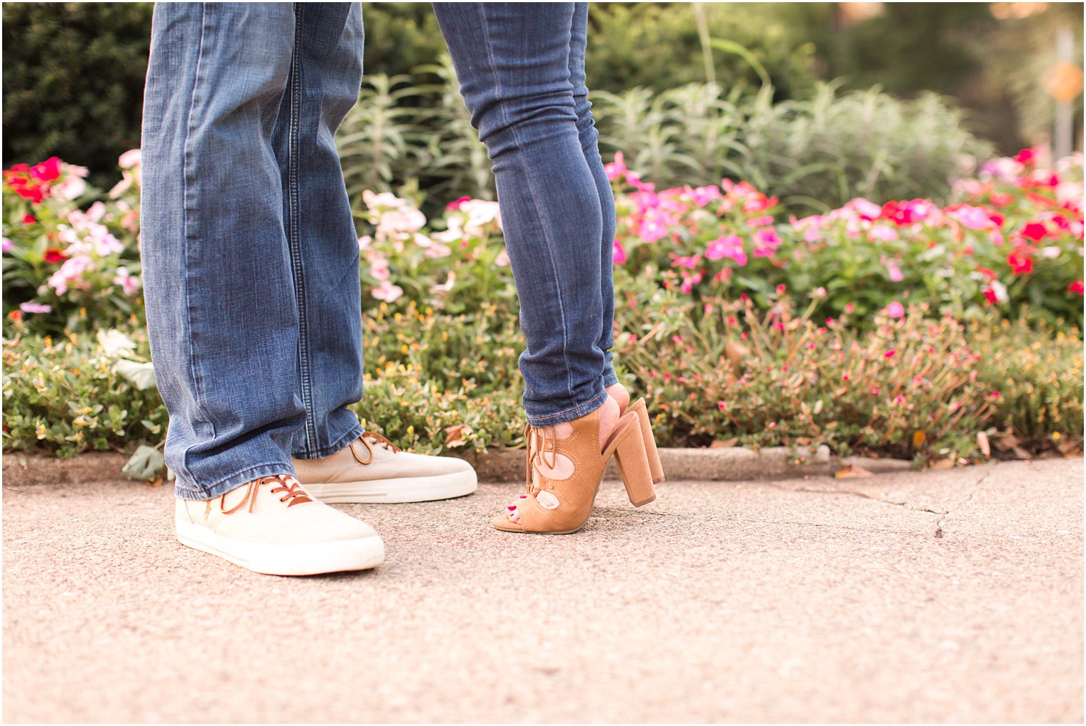 Bride on tip toe to kiss groom