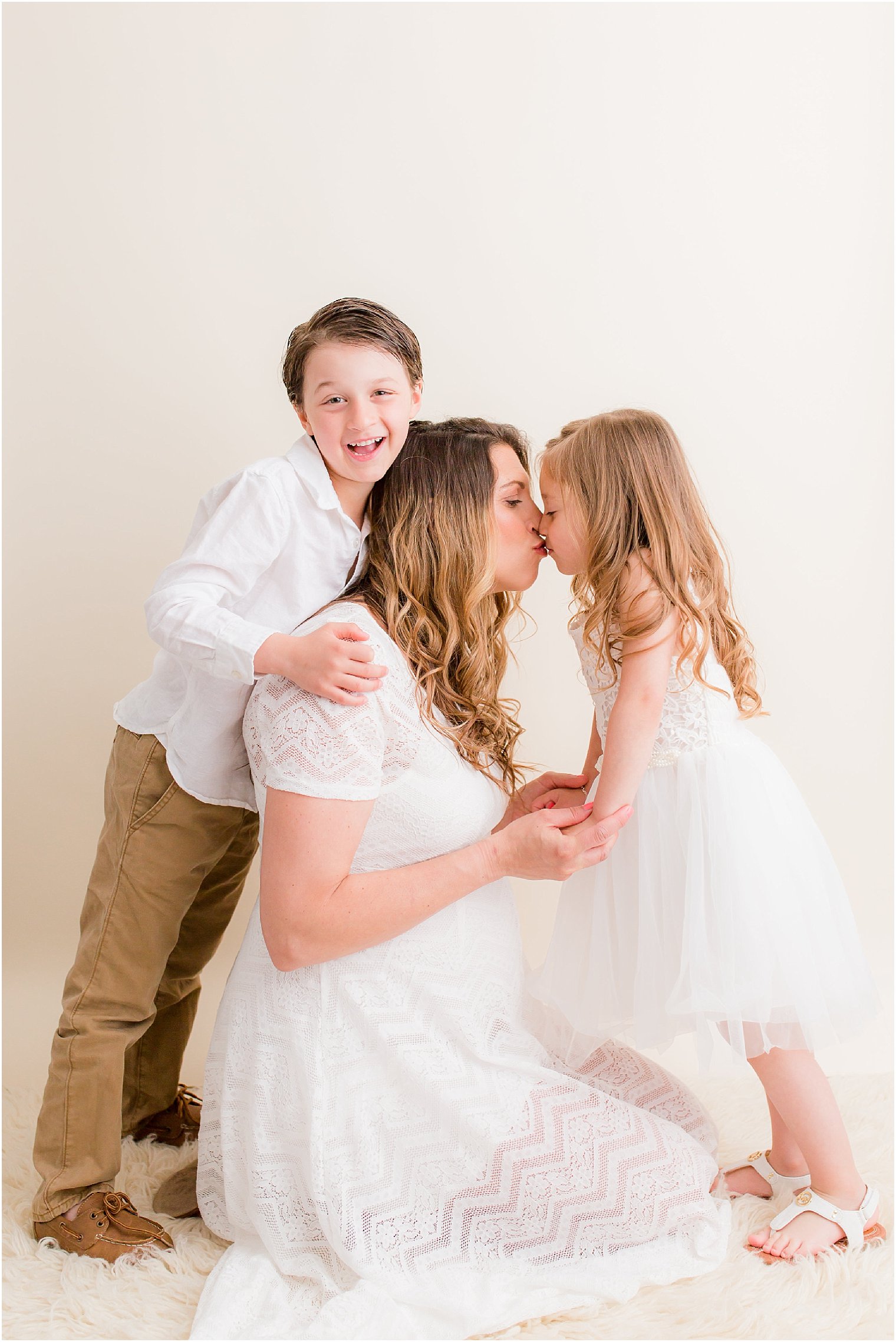 Incorporating family into a studio maternity session