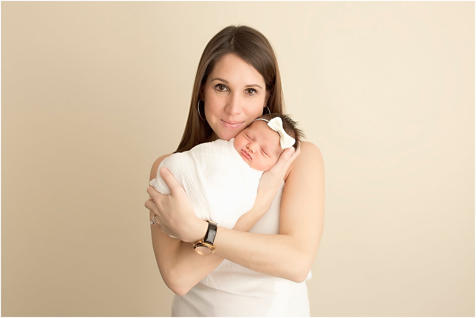 Newborn girl and her mother | Photos by Idalia Photography
