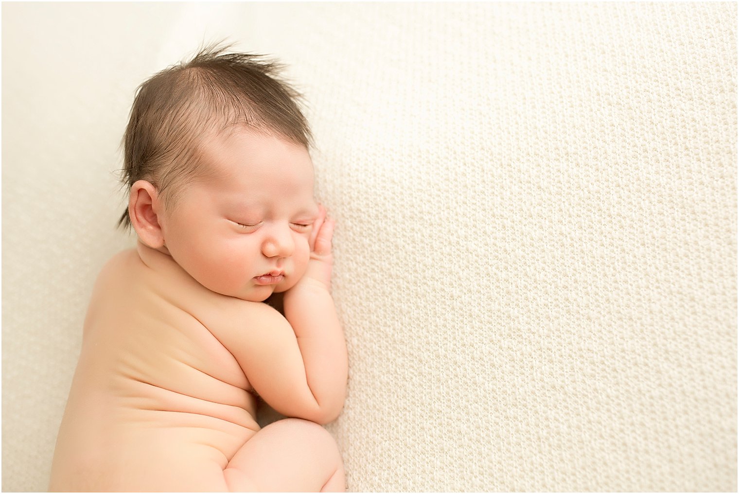 Sleeping newborn baby girl | Photos by Idalia Photography