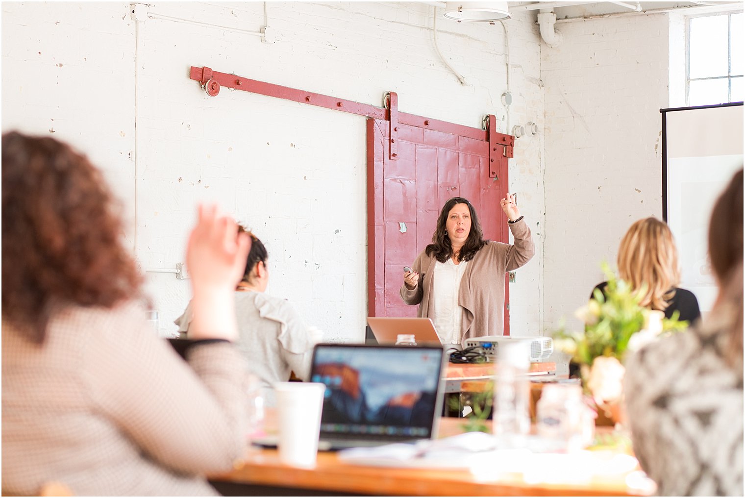 Cinnamon Wolfe speaking at blogging workshop for creatives