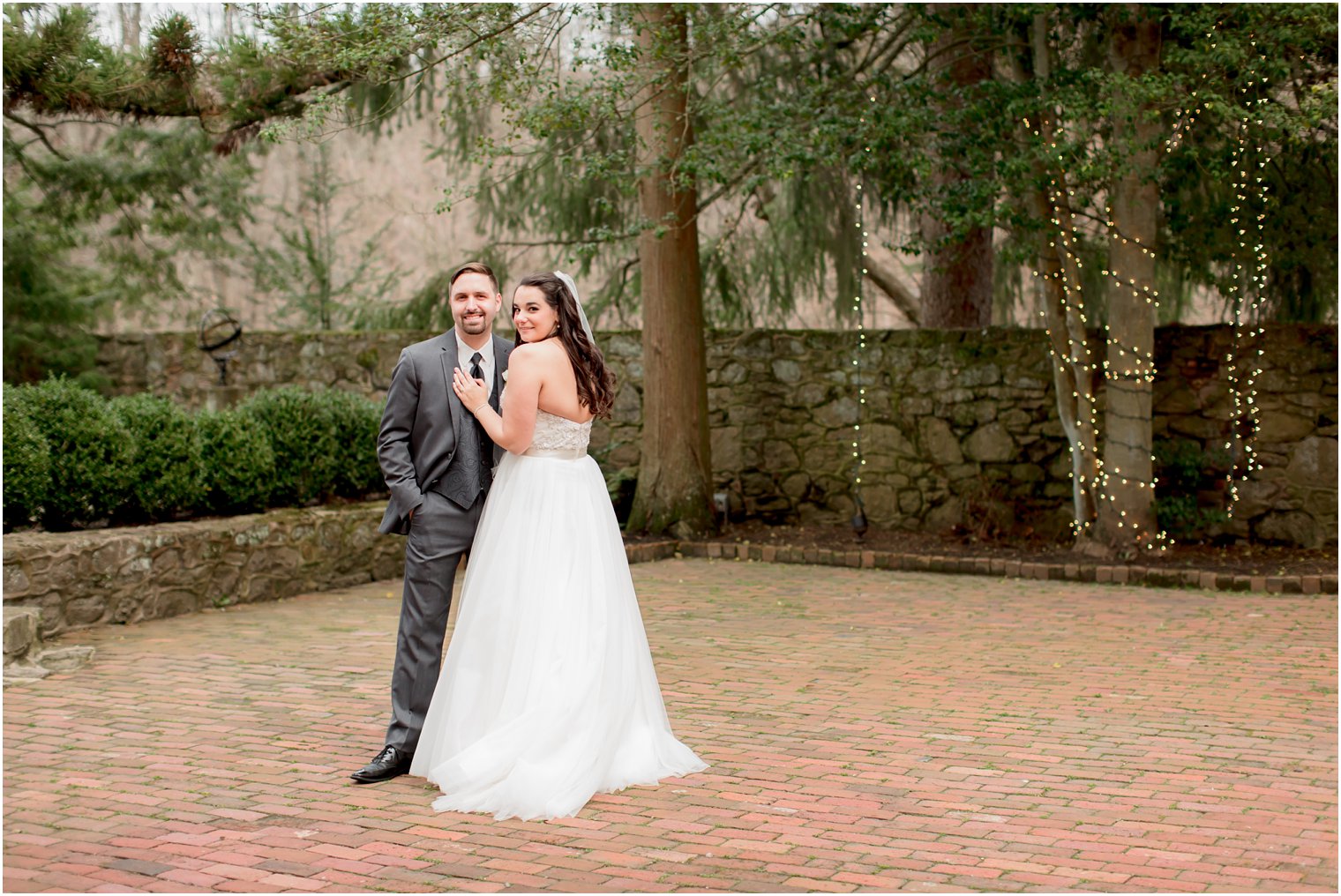 Wedding with fairy lights at Holly Hedge | Photo by Idalia Photography