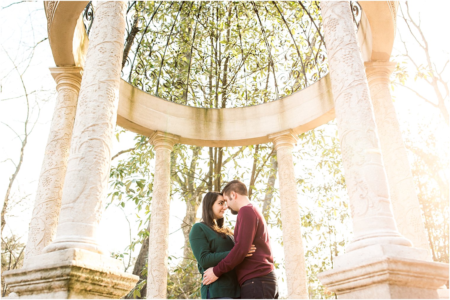 Winter engagement session ideas | Photo by Idalia Photography