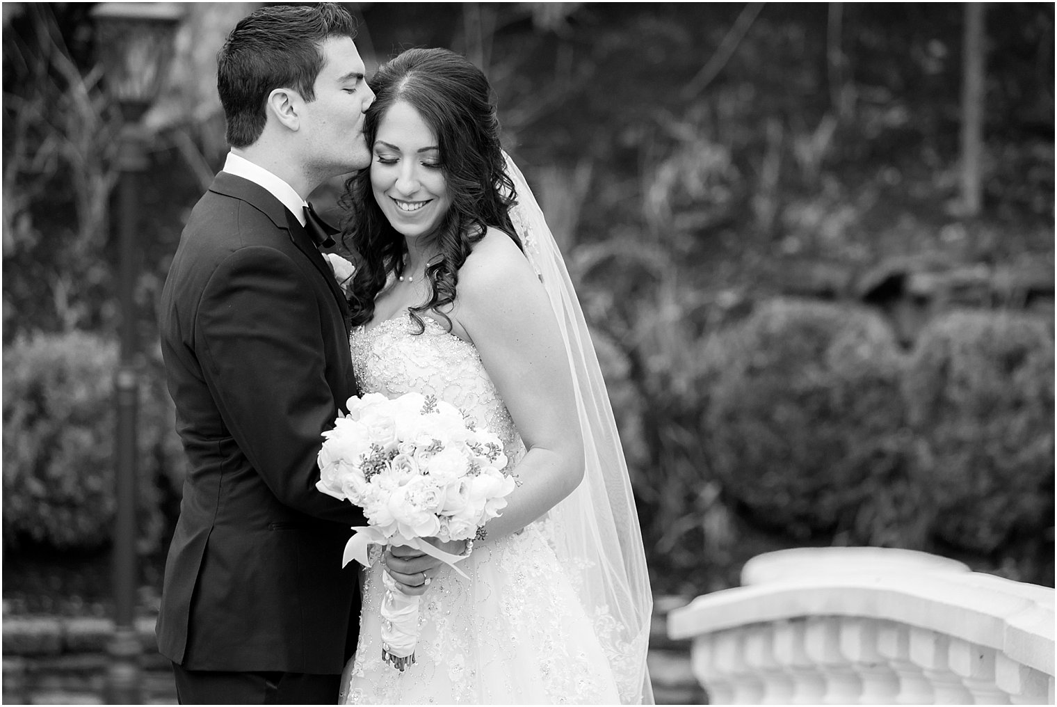 Classic bride and groom photo | Photo by Idalia Photography