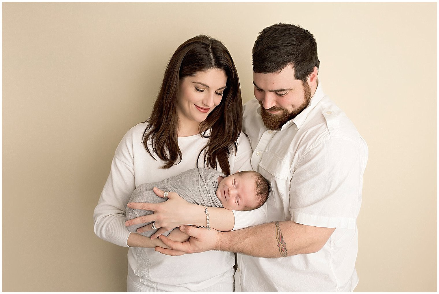 Newborn and family photo by Idalia Photography