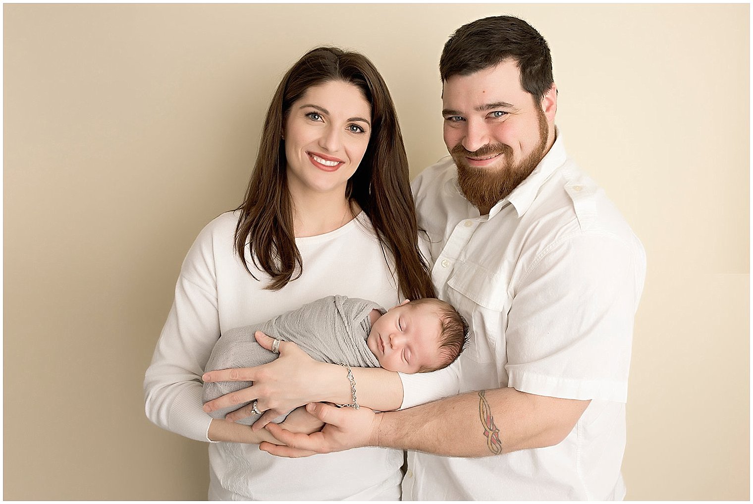 Parents with newborn | Photo by Idalia Photography