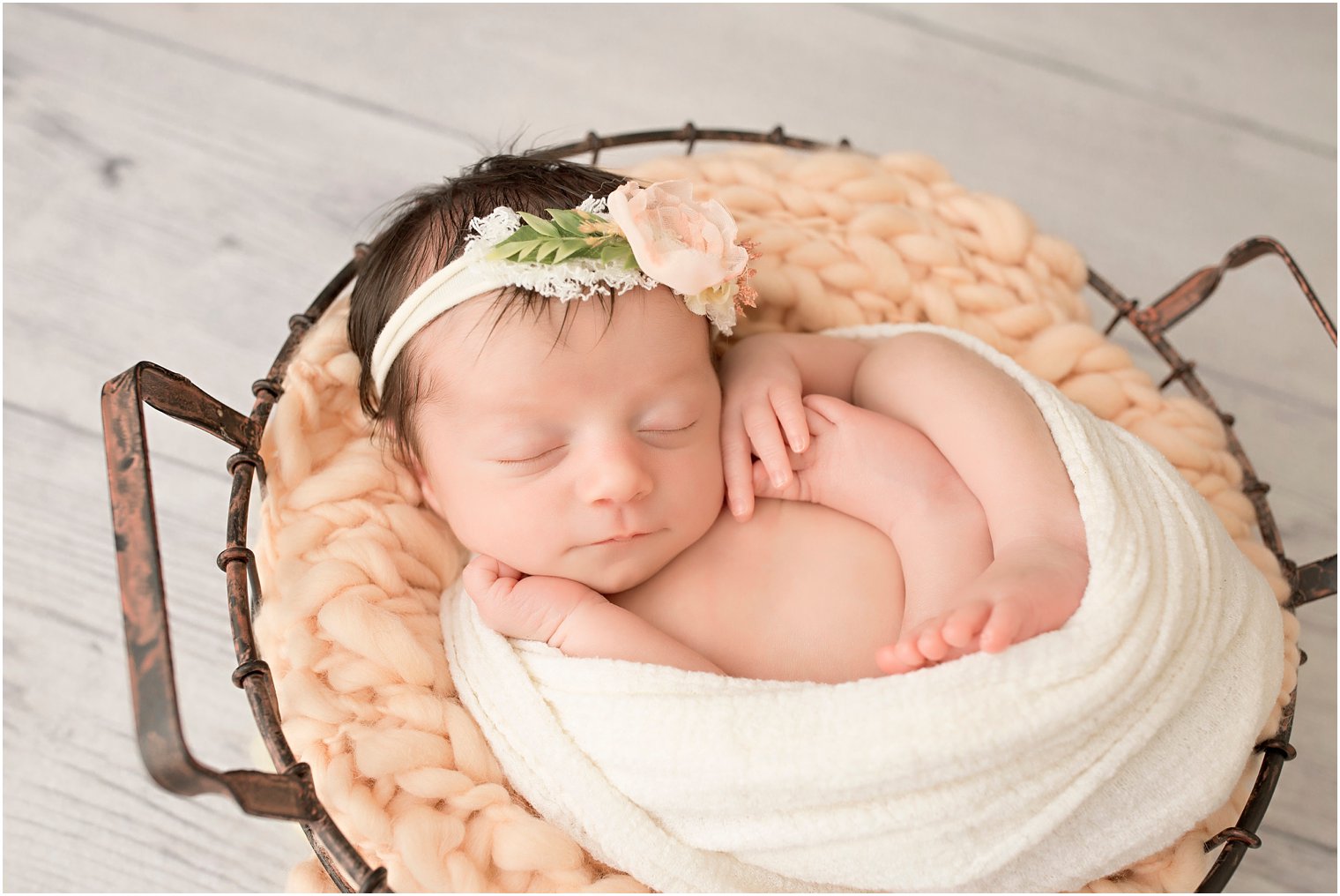Baby sleeping in basket | Photos by Idalia Photography