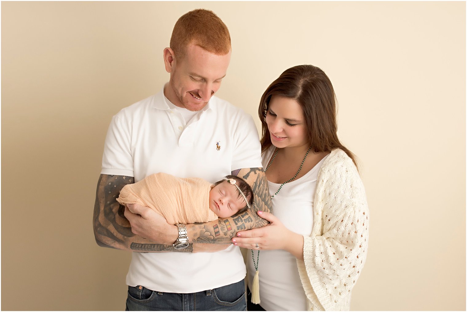 Family portrait with newborn baby | Photos by Idalia Photography