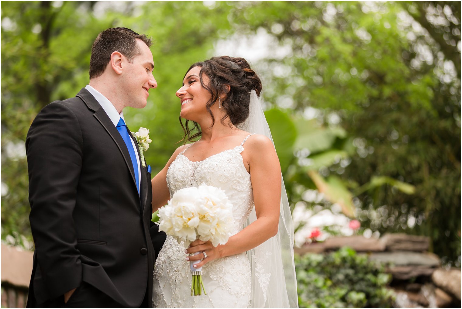 Outdoor bride and groom photos at il Tulipano