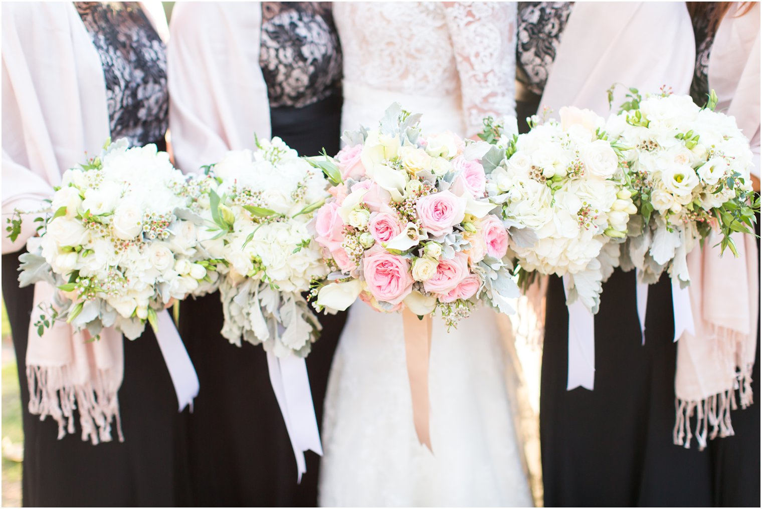 Wedding bouquets by Bogath Weddings | Photo by Idalia Photography