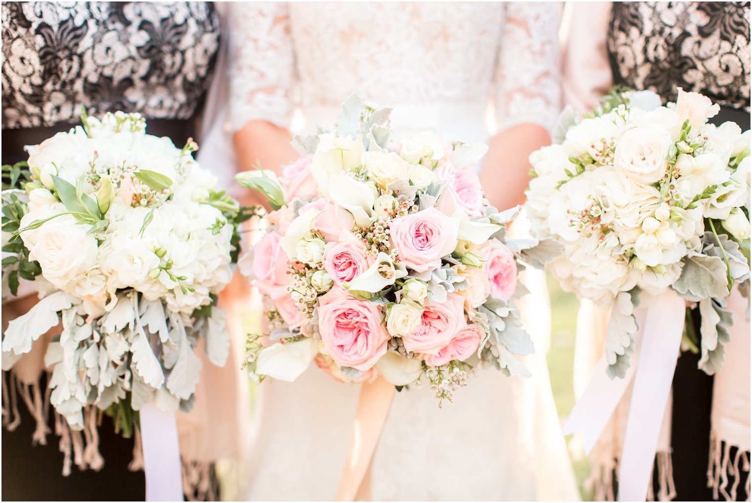 Organic bouquets by Bogath Weddings | Photo by Idalia Photography