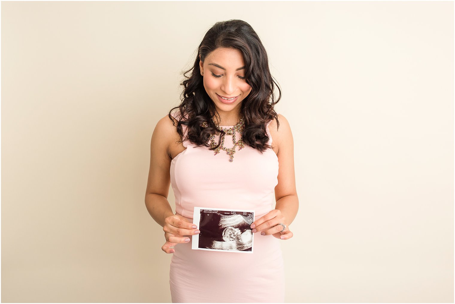 Pregnancy announcement photos in studio | Photo by Idalia Photography