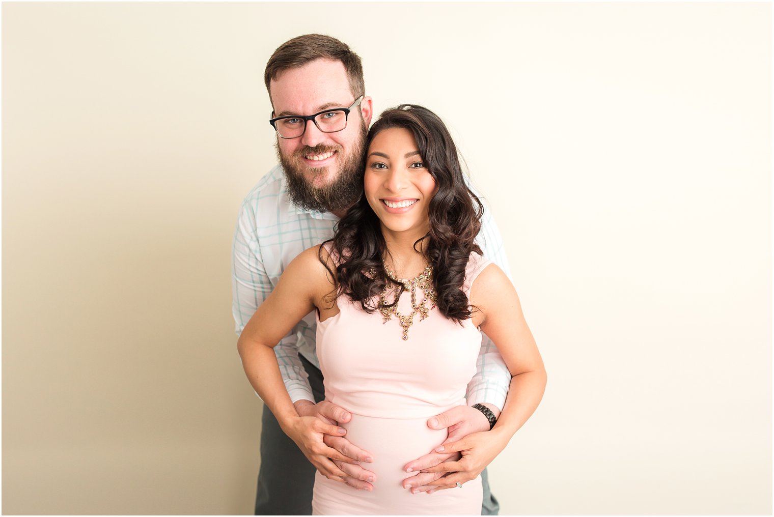 Studio session pregnancy announcement photos | Photo by Idalia Photography