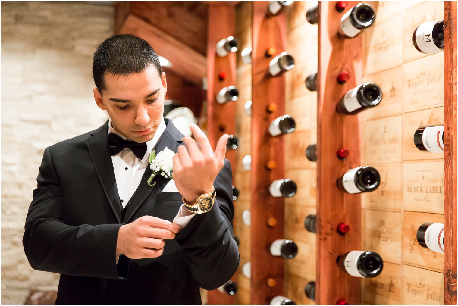 Groom getting ready at Wilshire Grand | Photos by Idalia Photography
