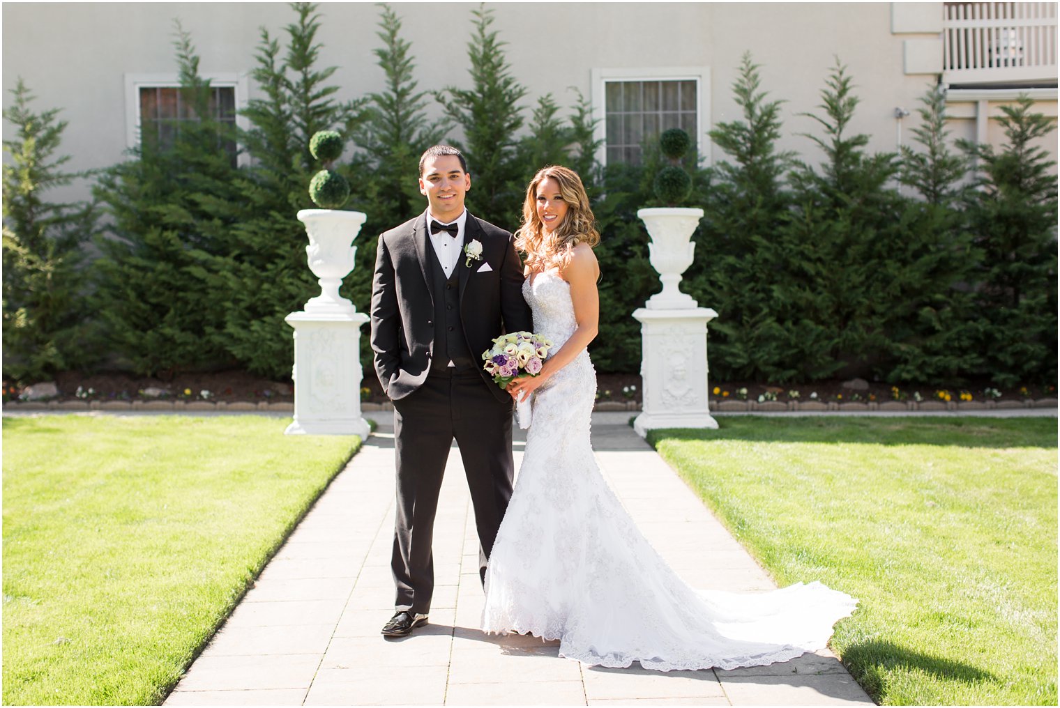 Bride and groom photos at Wilshire Grand | Photos by Idalia Photography