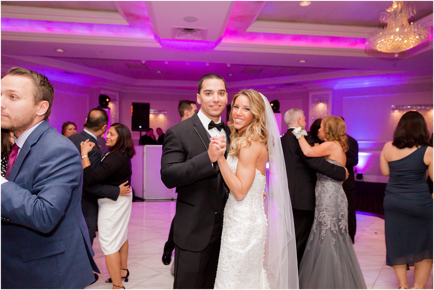 Bride and groom on dancefloor | Photos by Idalia Photography