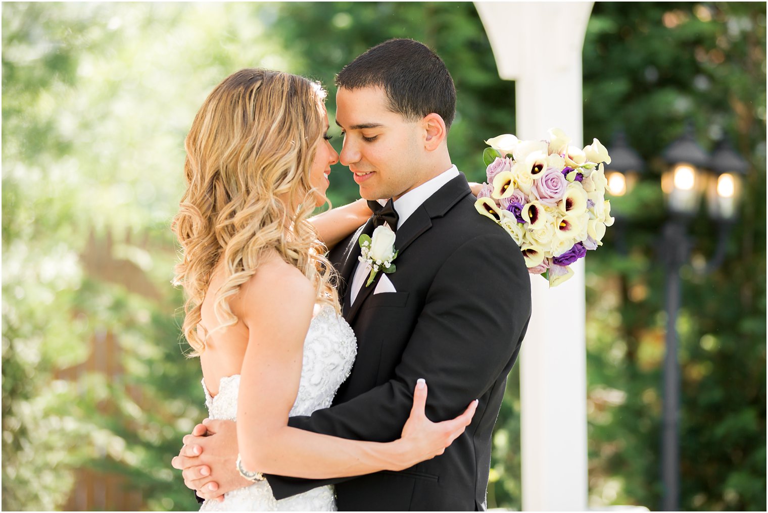 Romantic bride and groom photo | Photos by Idalia Photography