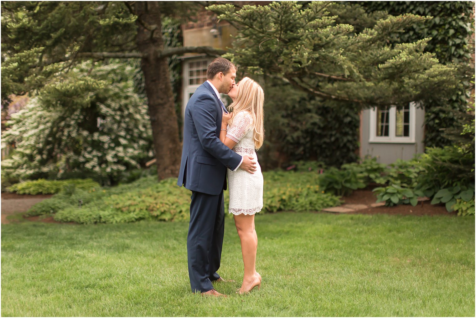 Spring Willowwod Arboretum Engagement Photos by Idalia Photography