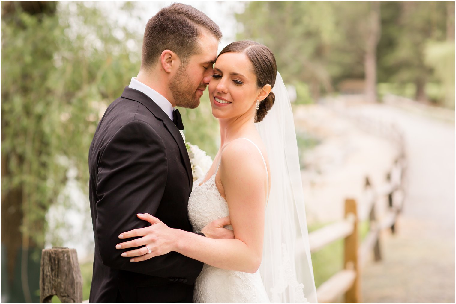 Romantic bride and groom photo | Photos by Idalia Photography