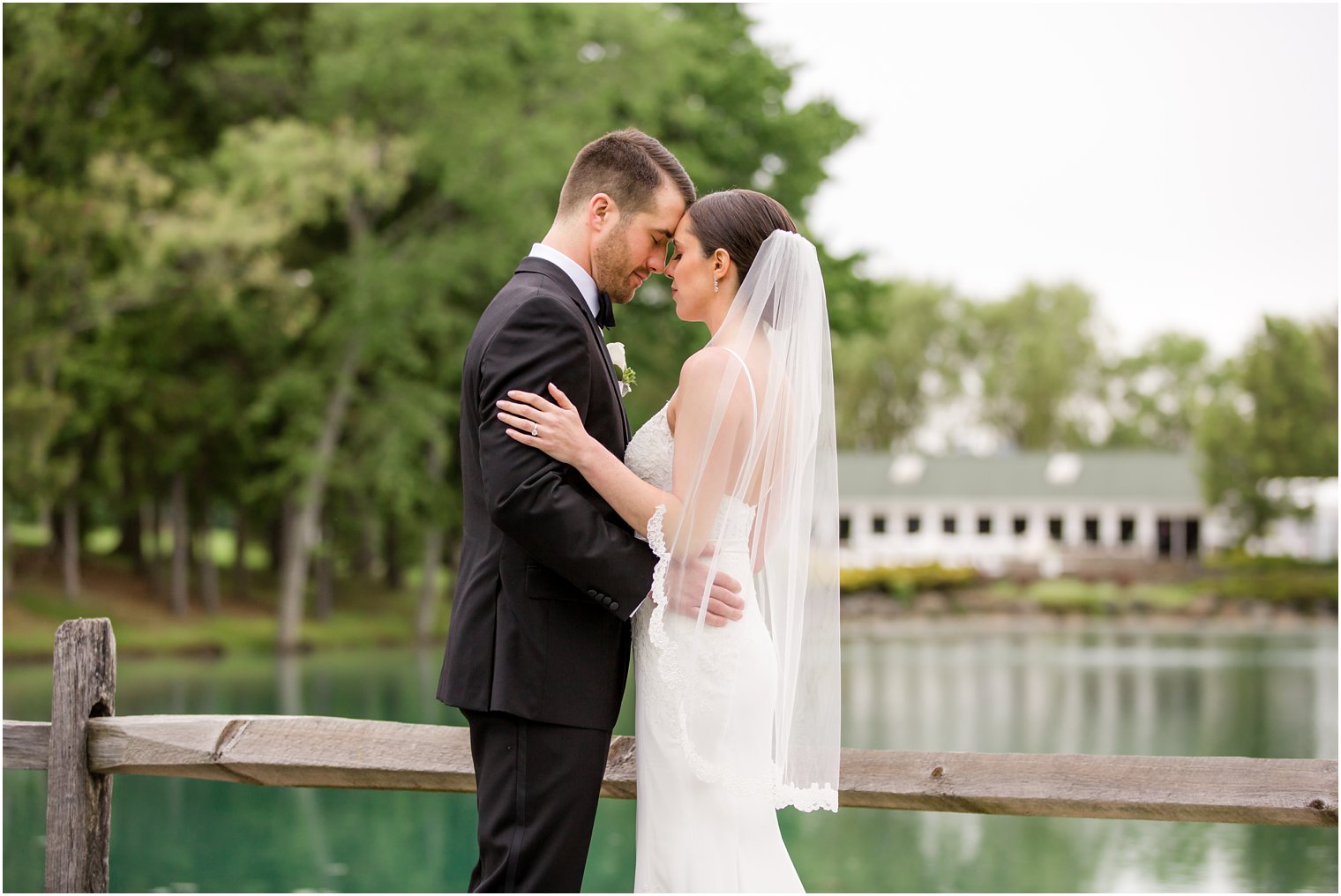 Romantic portraits on wedding day | Photos by Idalia Photography