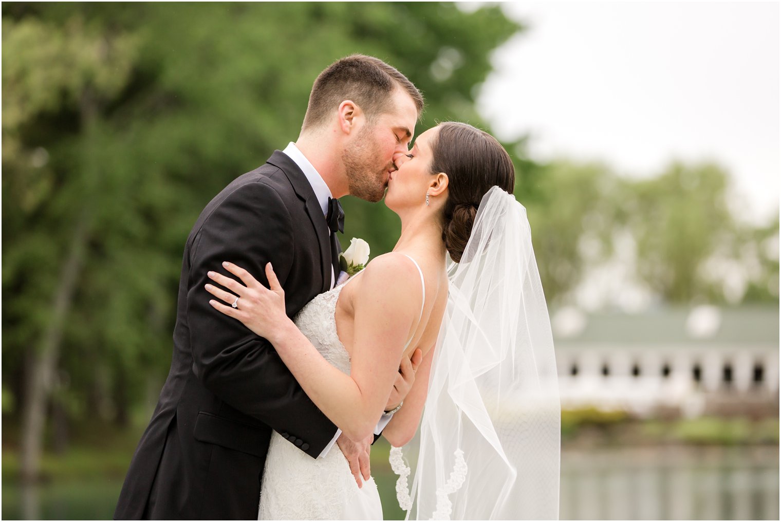 Bride and groom kissing on wedding day | Photos by Idalia Photography