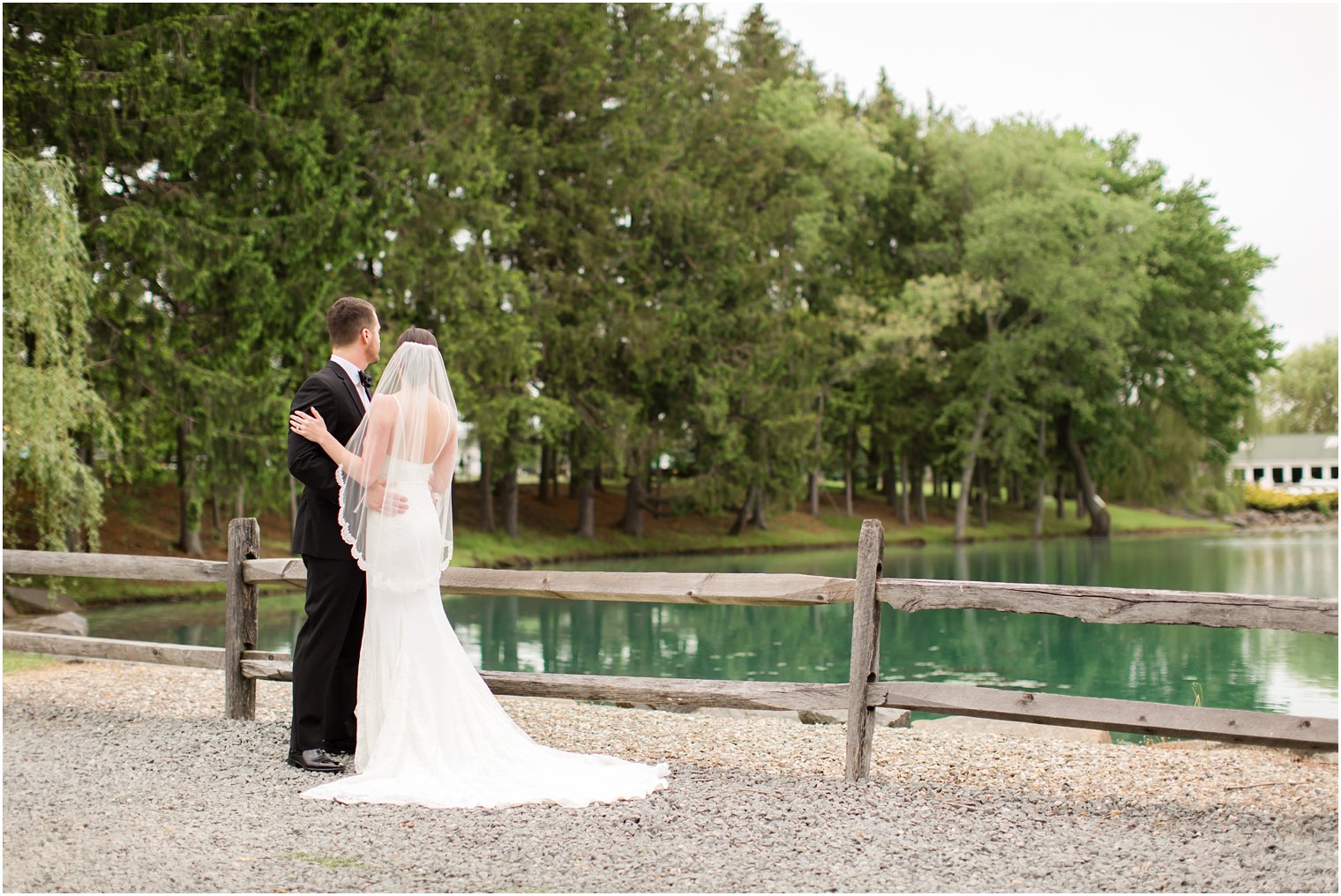 Romantic portraits at Windows on the Water at Frogbridge | Photos by Idalia Photography
