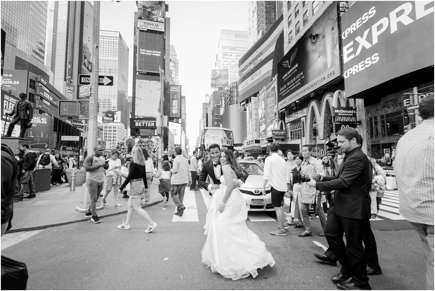 Wedding photo in Times Square | Photo by Idalia Photography