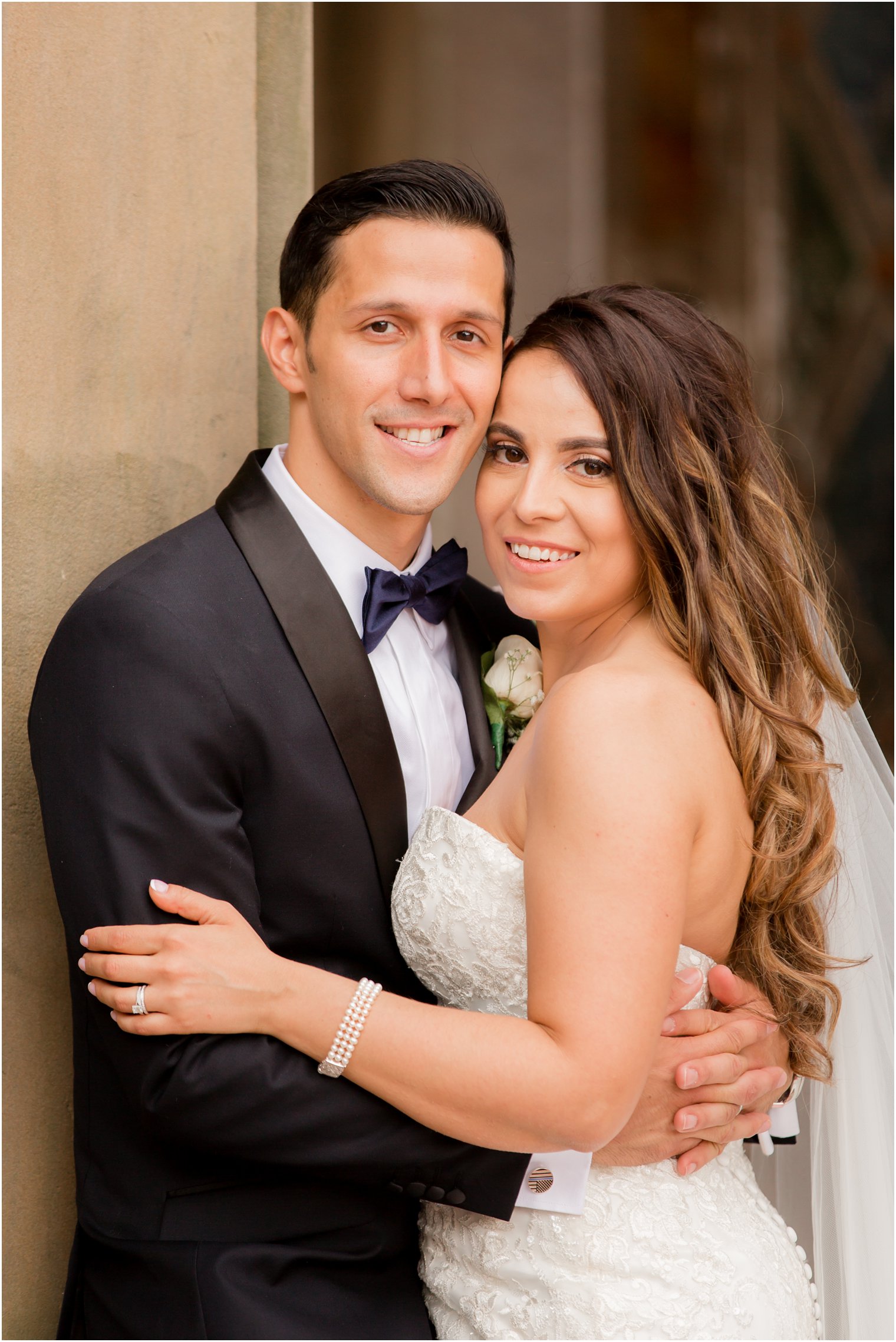 Elegant NYC wedding bride and groom photo | Photos by Idalia Photography