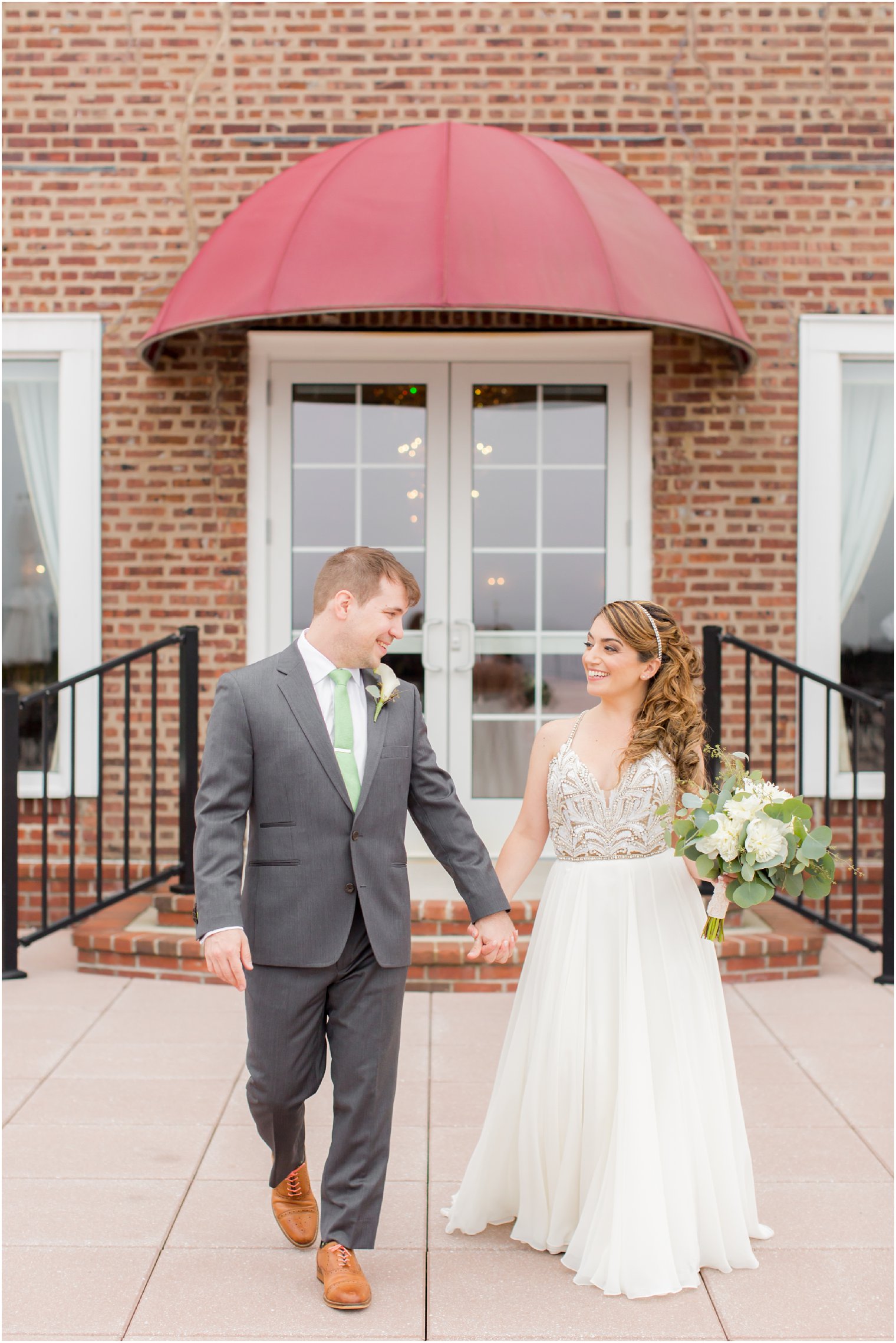 Bride and groom at Molly Pitcher Inn