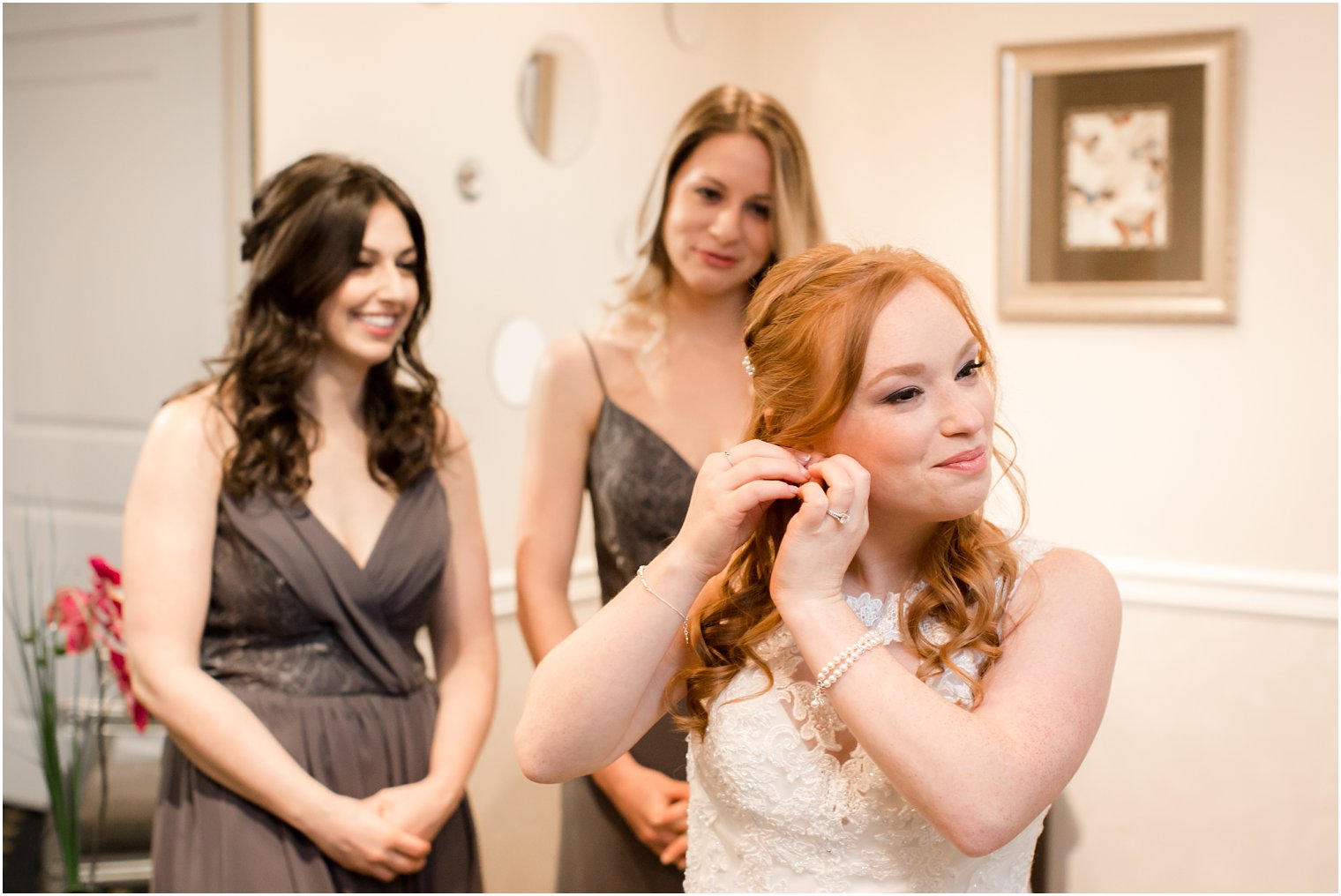 Wedding prep at Wilshire Grand Hotel | Photos by Idalia Photography