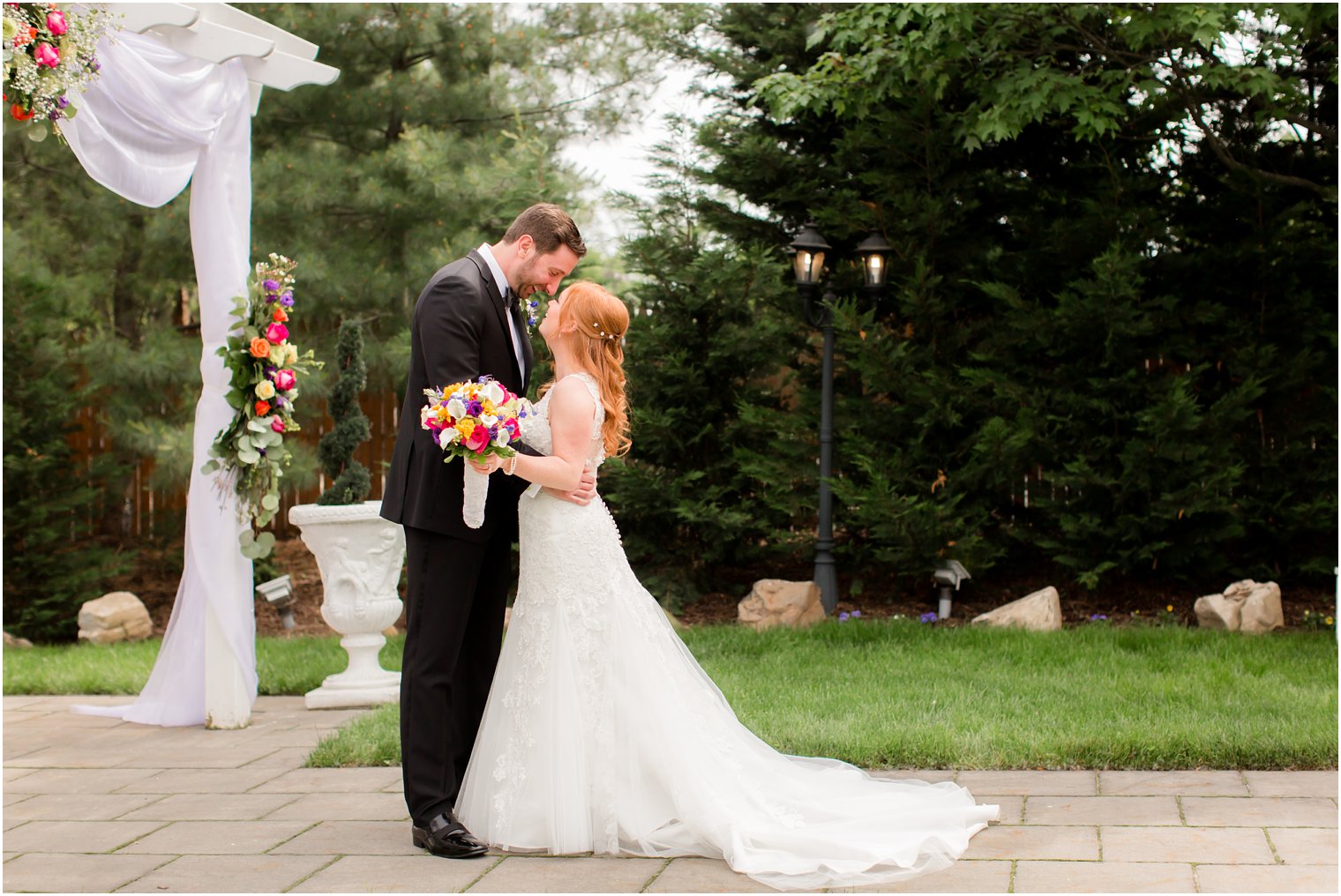 Bride and groom photos at Wilshire Grand Hotel | Photos by Idalia Photography